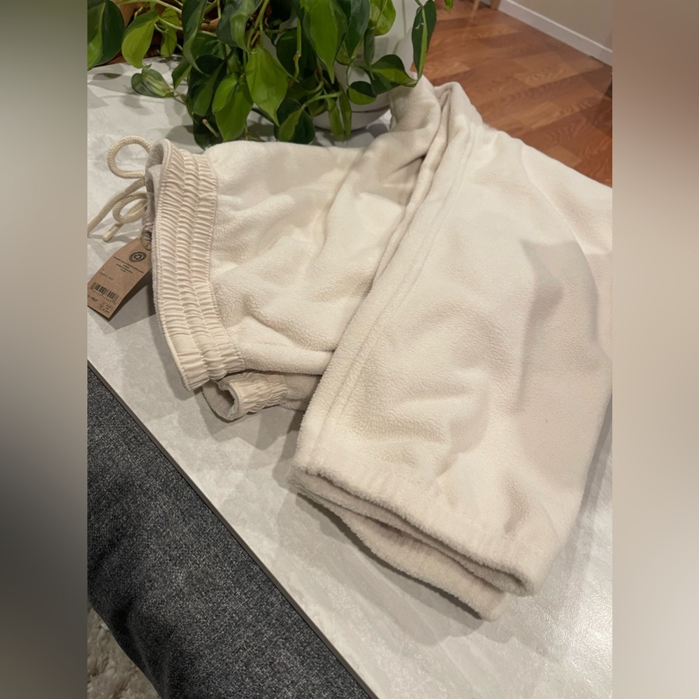 NWT Amazon Essential Unisex Regular Fit Microfleece Closed Bottom Ivory Pants - Picture 4 of 5